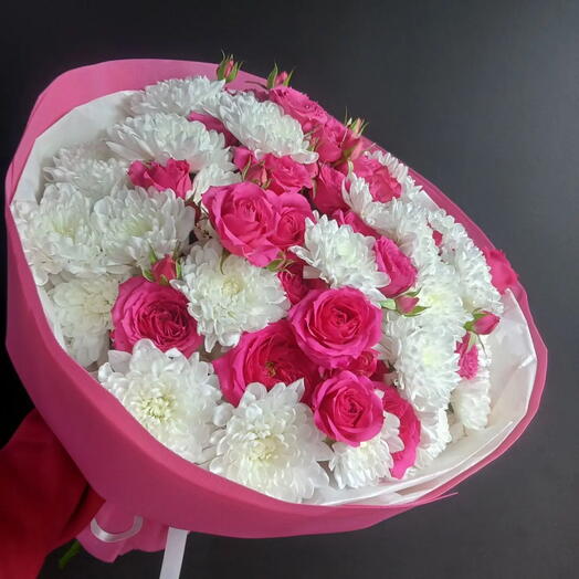 Букет кустовых роз и махровых хризантем💐