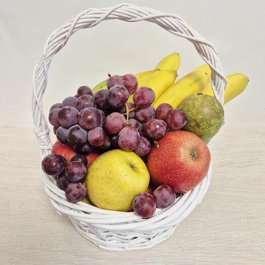 Корзина с фруктами коллеге