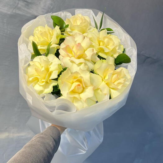 Букет из Французских розы с рускусом