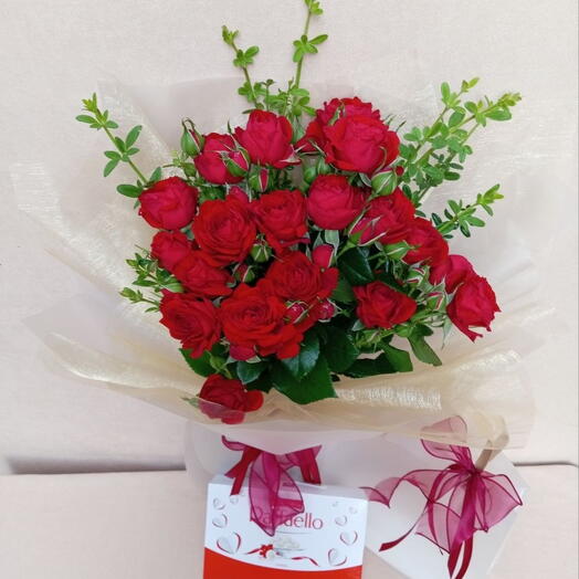 Red spray Roses + Raffaello