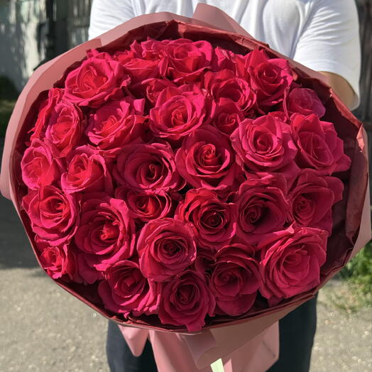 Букет из малиновых роз