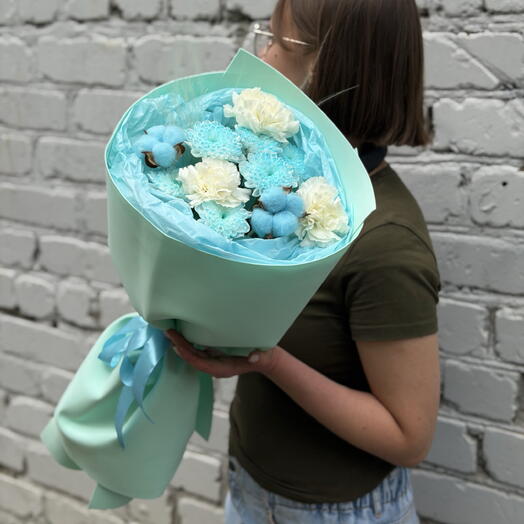 Букет-комплимент с хризантемой, хлопком и диантусами
