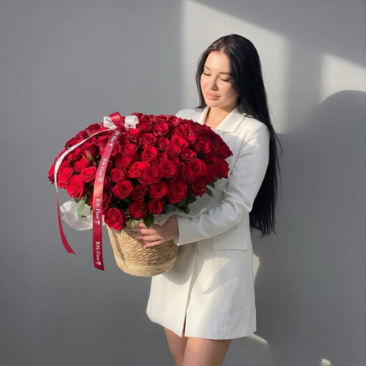 Роскошная корзина из 101 красной розы