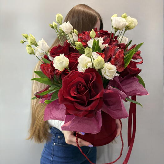 Акция ‼️ Французские Розы, Альстромерии и Лизиантус в шляпной коробке 🌹