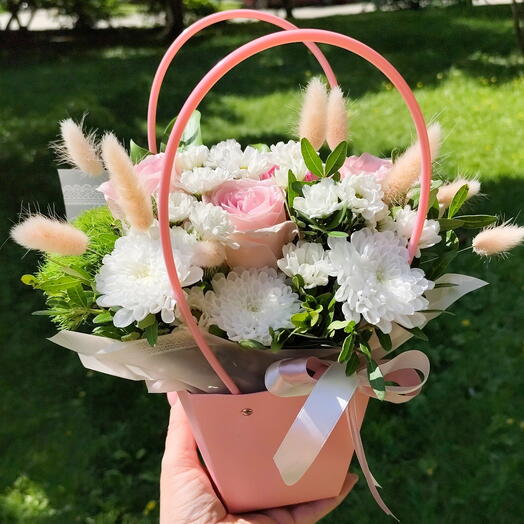 Композиция цветочная из розы, хризантемы,лагуруса