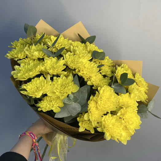Желтая хризантема с эвкалиптом 💛