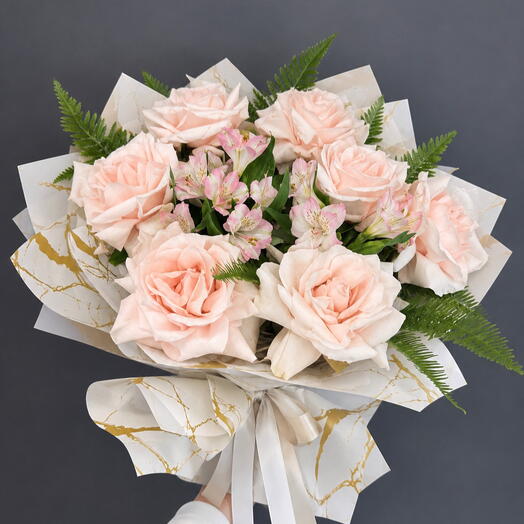 Шикарный букет французских роз «Blush Elegance»