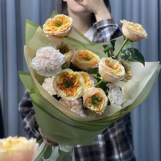 Букет с пионовидными розами