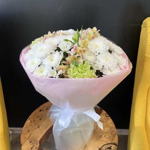 Букет хризантемы с альстромерией