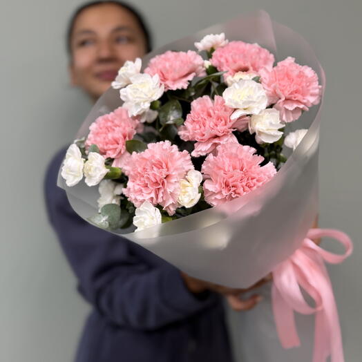 Стойкий букет «Утро в саду мадам Клэр🌸» из диантусов 💐