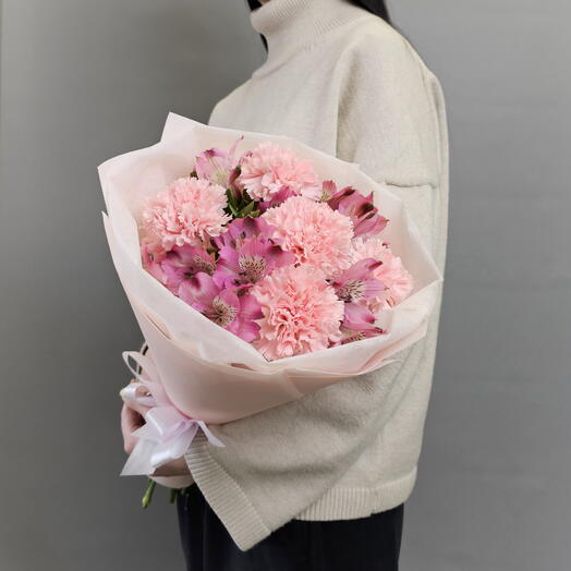 Альстромерия с нежно розовой гвоздикой мини букет les fleur (В0074)