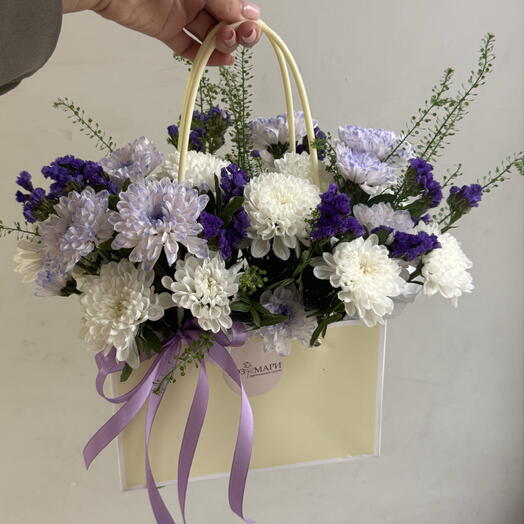 Композиция в сумочке с хризантемой и статицей 💜