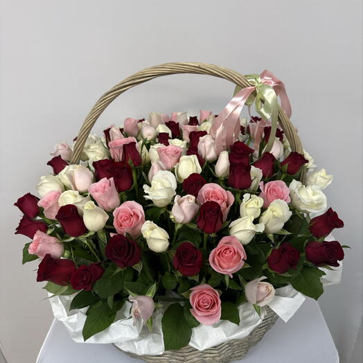 Корзина из 101 розы микс