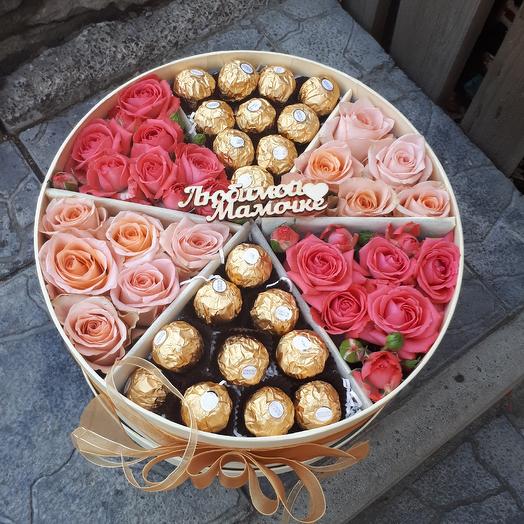 Шляпная коробка с нежными розами и конфетами к любому празднику