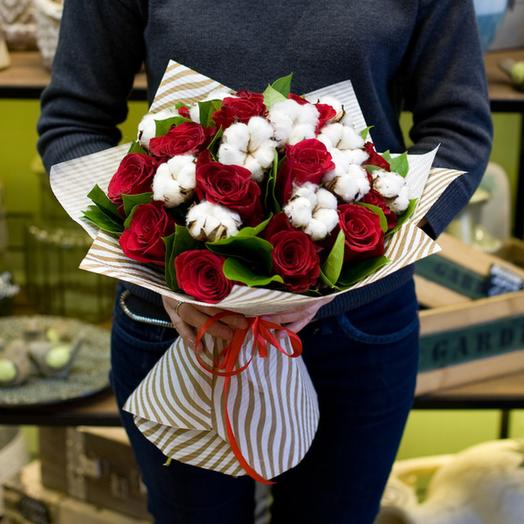 A bouquet of red roses "Red roses and cotton"