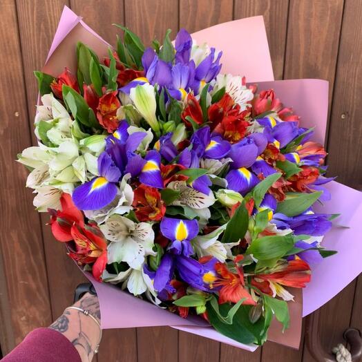 Ramo de iris y alstroemeria " Daphne»
