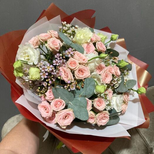 Rosas arbustivas, camelacium y eucalipto
