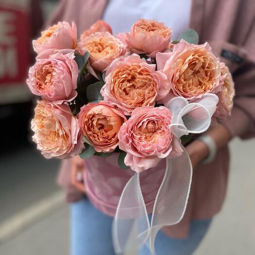 Rosas en forma de peonía en una Caja de sombrero