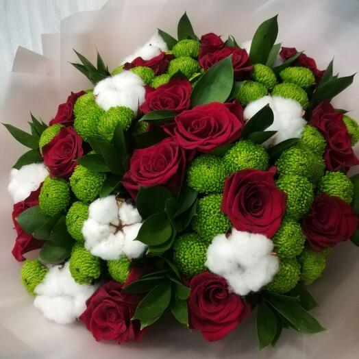 Bouquet of red rose and cotton