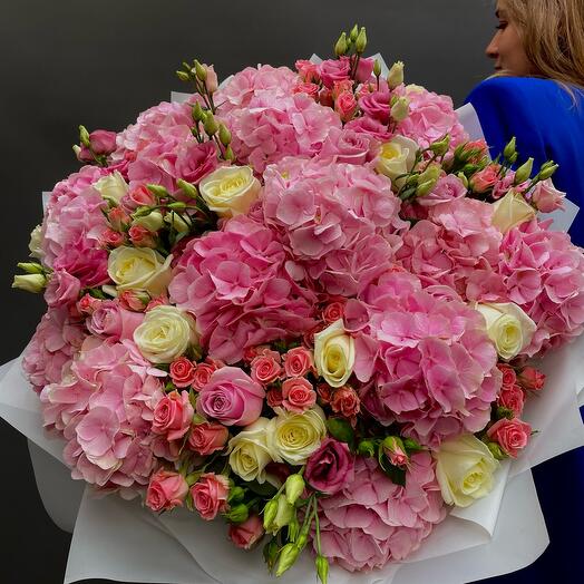 Big bouquet of pink hydrangeas and roses