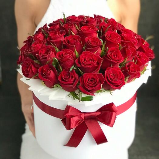 51 роза в коробке