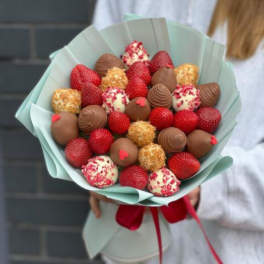Bouquet of strawberries in chocolate