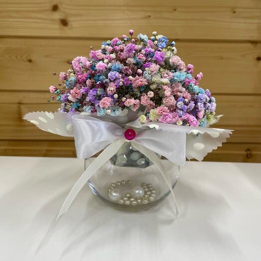 Gypsophila en un jarrón de vidrio