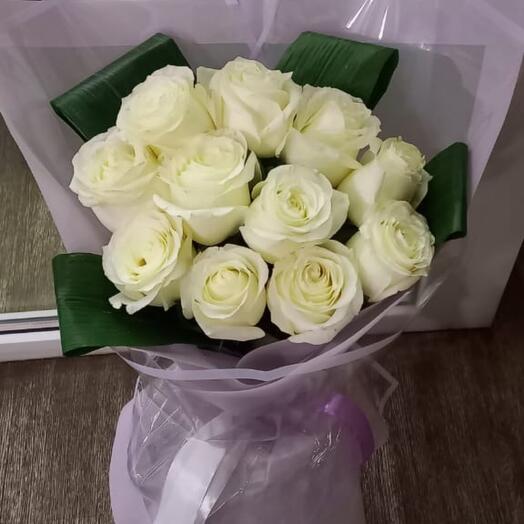 Bouquet of white roses