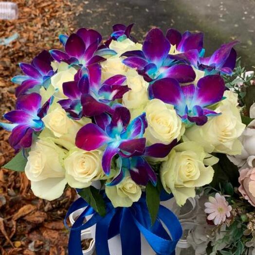 Flores en una Caja de "noches Azules y blancas"