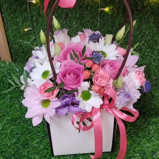 Цветы в коробке купить калининград букет из хризантем цены