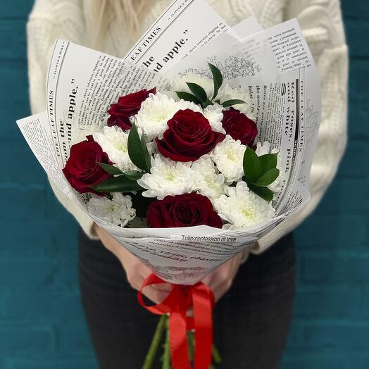 Bouquet of roses and chrysanthemums