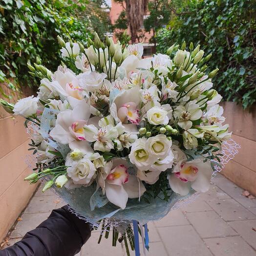 Ramo de orquideas y lisianthus