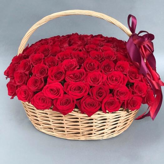 Корзина из 101 красной розы