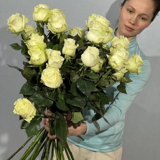 White roses in a bouquet of 25 pieces