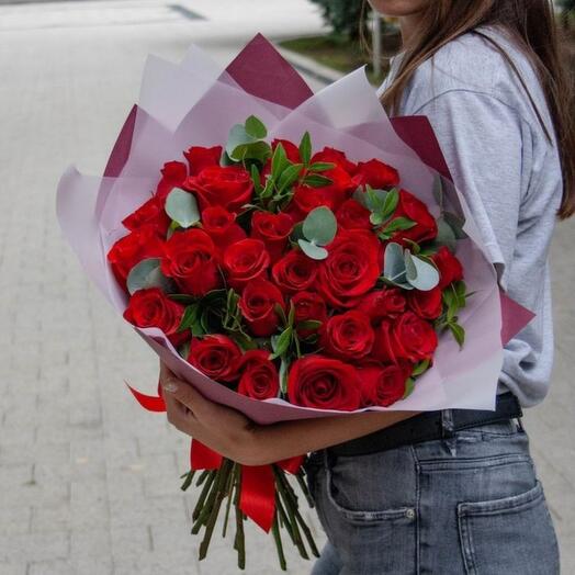 Розы с эвкалиптом