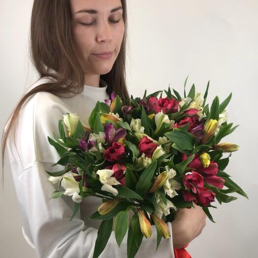 Микс из альстромерии. 🌸