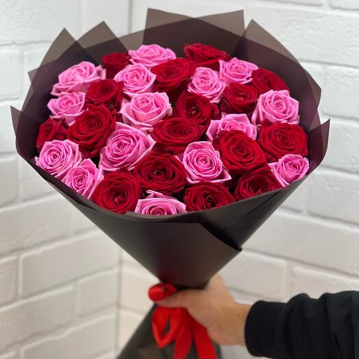 Bouquet of 31 mixed roses
