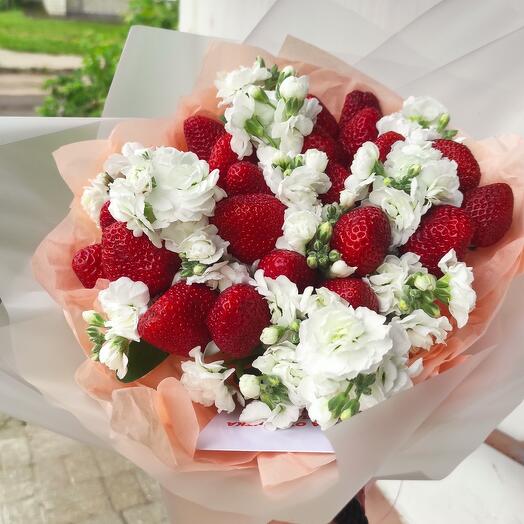Матиола с клубникой