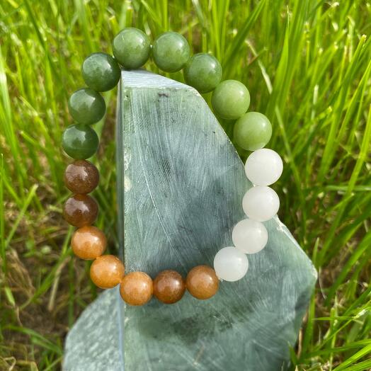 A bracelet made of three grades of jade