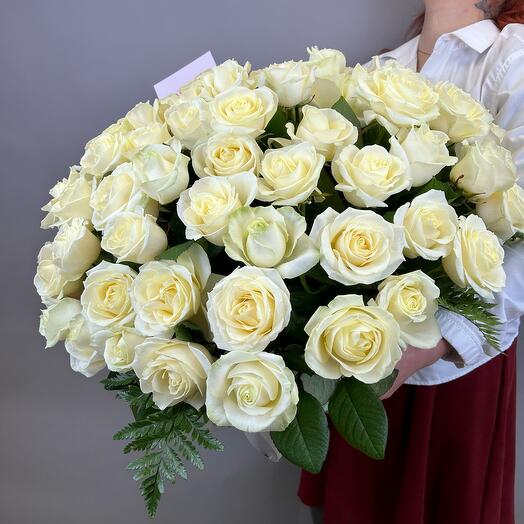 101 white Roses in a basket "Parisian chic"