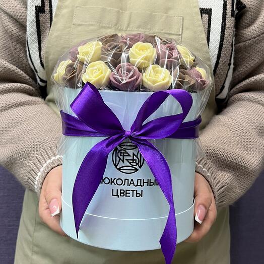 37 шоколадных роз в шляпной коробке