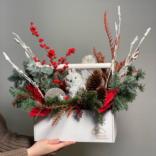 Новогодняя композиция с белочкой