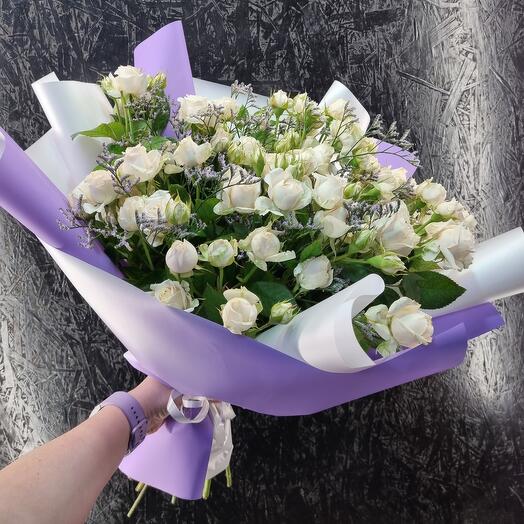 Букет с кустовыми розами
