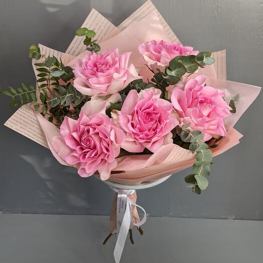 Rosas francesas y Eucalipto