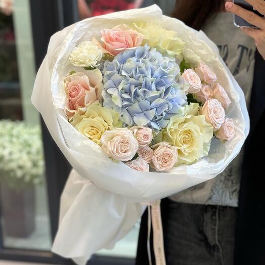 Нежность💙букет с гортензией,розами и диантусами
