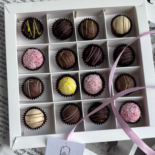 Ассорти шоколадных трюфелей с сыром 16 шт