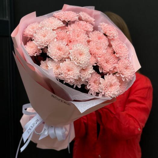 Букет из 7 коралловых хризантем