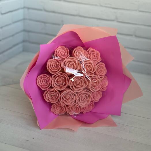 Розовые шоколадные розы для мамы