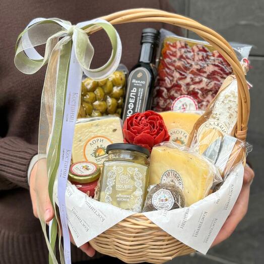 Гастрономическая продуктовая корзина «Вкусная» в подарок на юбилей, коллеге, годовщину свадьбы