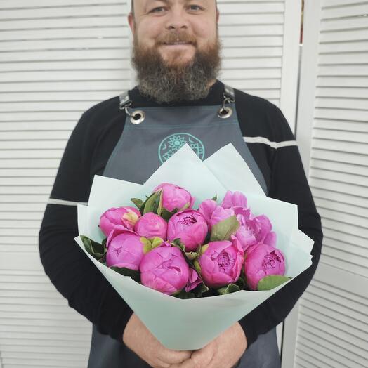 Букет розовых пионов